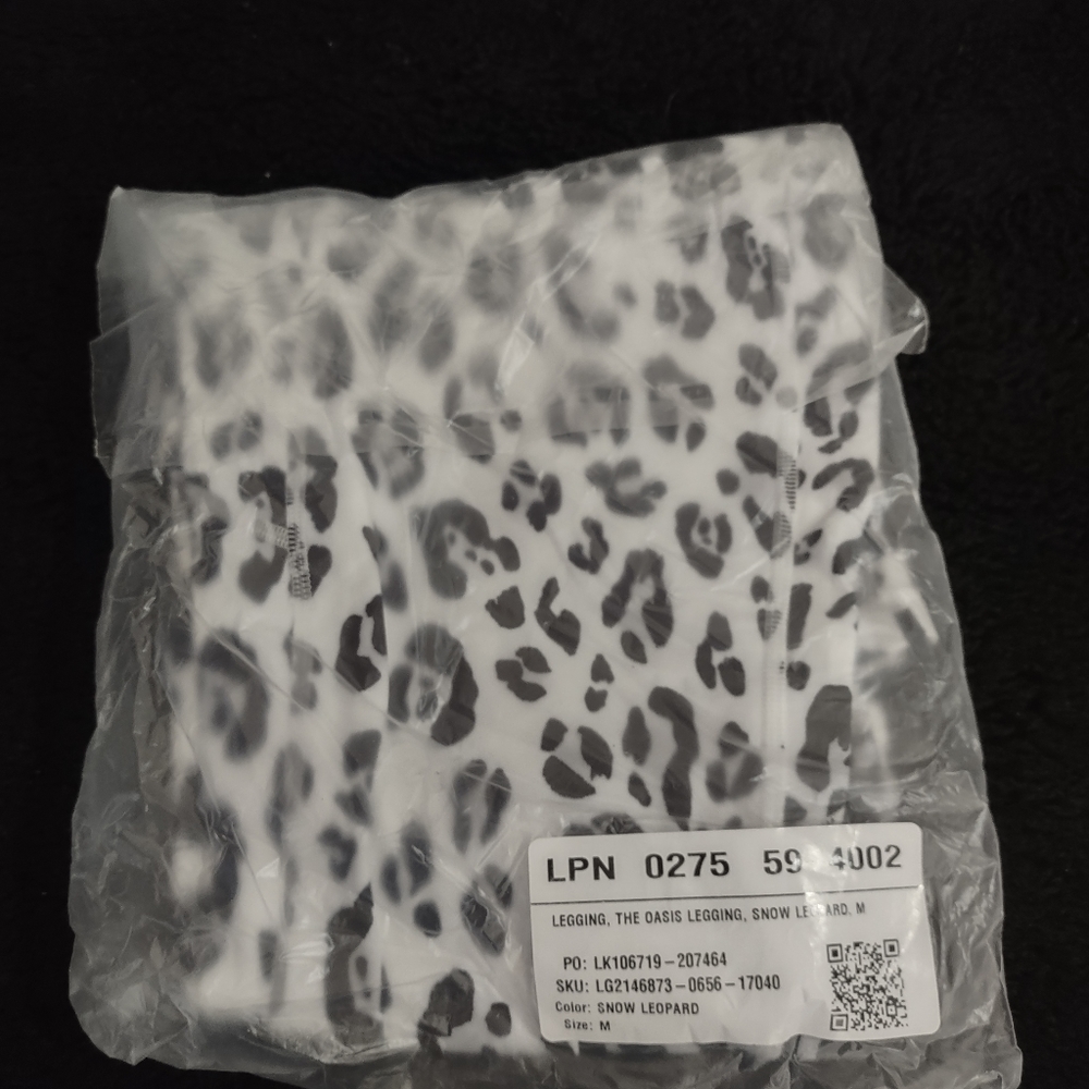 Fabletics snow leopard set - Picture 6 of 9